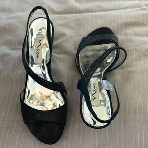 Fun glittery black shoes by Nina. Size 8M.